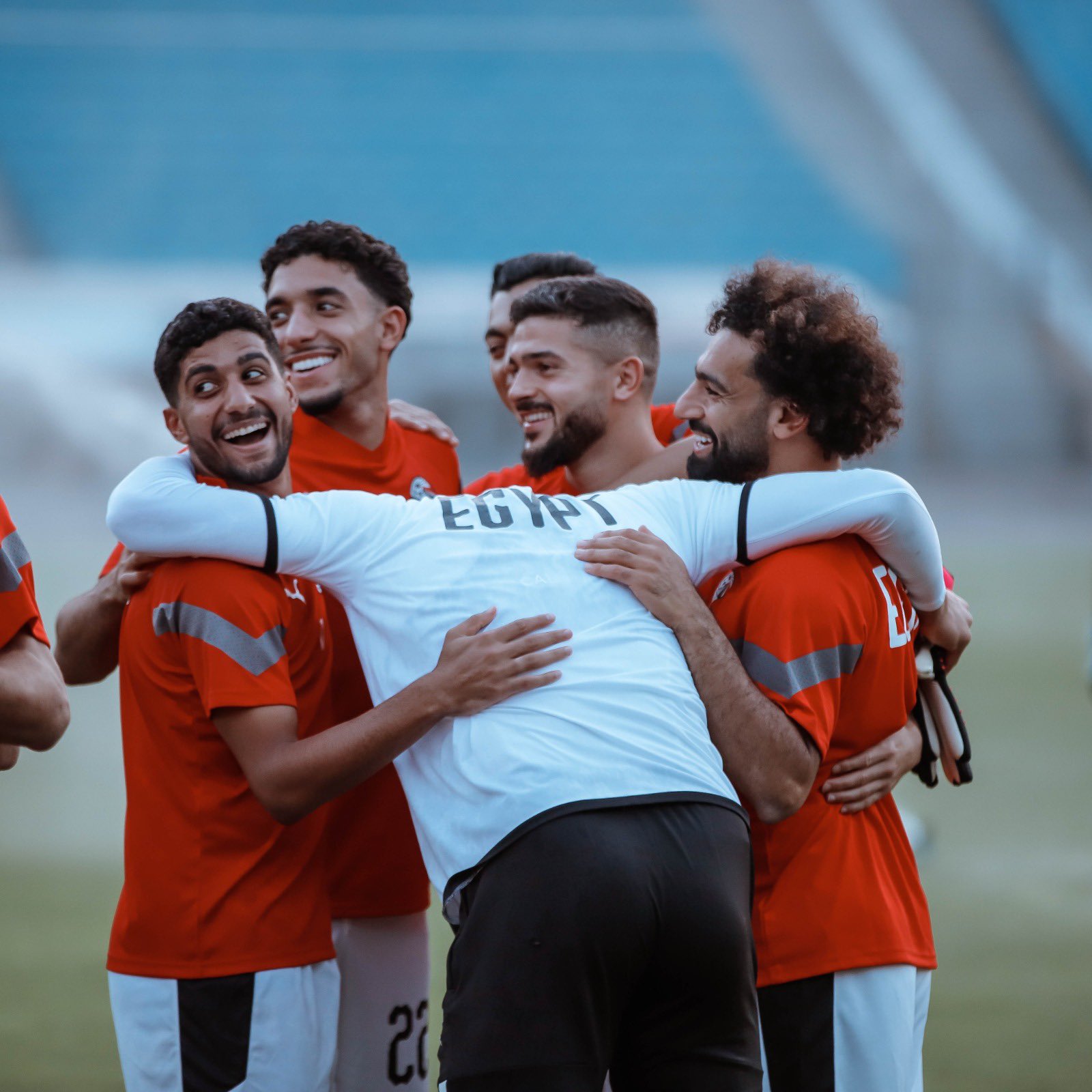 محمد صلاح وسط فريق منتخب مصر استعدادًا لمواجهة منتخب تونس