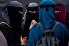 سويسرا تفرض عقوبة مالية وتحظر ارتداء النقاب