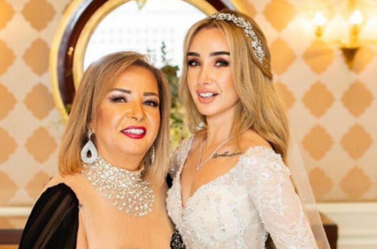 هنا الزاهد تحتفل بعيد ميلاد والدتها بصور قديمة لهما