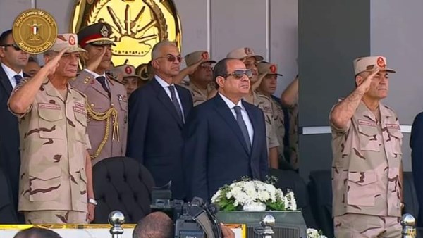 السيسي: محتاجين نتسلح دايمًا بالعلم والمعرفة حتى نكون قادرين على استيعاب التقدم