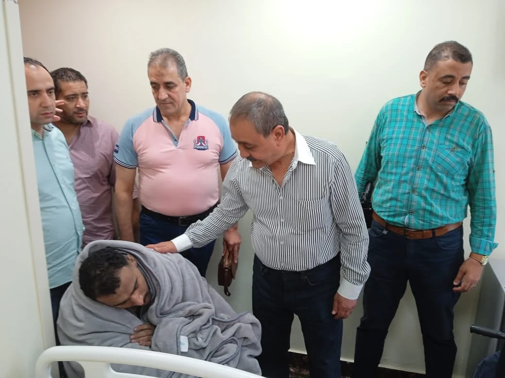 محافظ الإسماعيلية يتفقد مصابين حريق مديرية أمن الإسماعيلية في المستشفيات