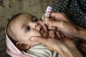 في اليوم العالمي لمرض شلل الأطفال