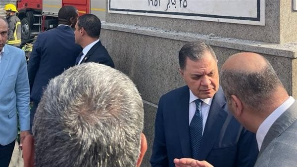 وزير الداخلية يتفقد حريق مديرية أمن الإسماعيلية